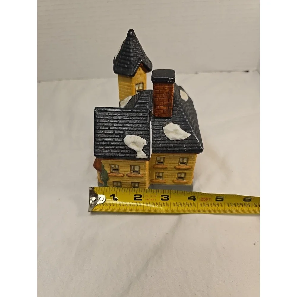 Santa's Best Village Victorian Ceramic‎ House 1995 Yellow House Black Roof